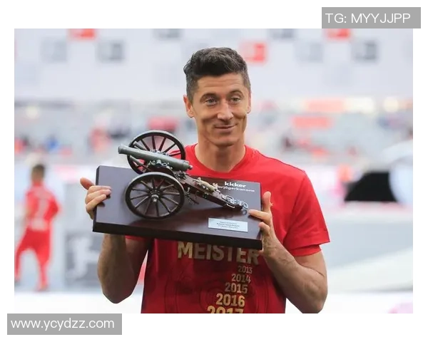 莱万重返德甲对决旧主拜仁球迷怒斥其忘恩负义行为 莱万重返德甲对决旧主拜仁球迷怒斥其忘恩负义行为