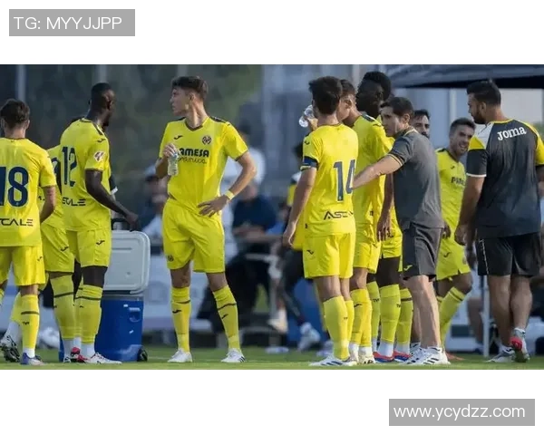 阿斯塔纳迎战比利亚雷力争主场胜利展现球队实力